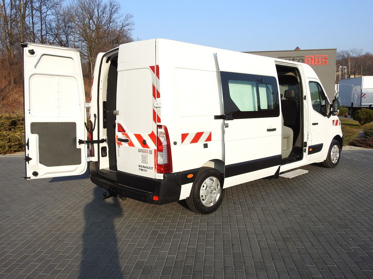RENAULT MASTER BOX DELIVERY VAN 7 SEATS CRUISE CONTROL AIR CONDITIONING 130HP - 无侧窗厢式货车:图3 RENAULT MASTER BOX DELIVERY VAN 7 SEATS CRUISE CONTROL AIR CONDITIONING 130HP - 无侧窗厢式货车:图3