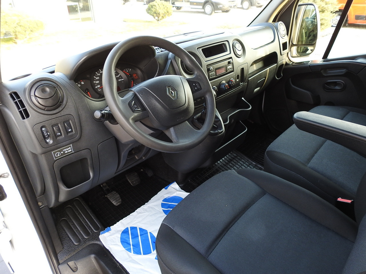 RENAULT MASTER BOX DELIVERY VAN 7 SEATS CRUISE CONTROL AIR CONDITIONING 130HP - 无侧窗厢式货车:图2 RENAULT MASTER BOX DELIVERY VAN 7 SEATS CRUISE CONTROL AIR CONDITIONING 130HP - 无侧窗厢式货车:图2