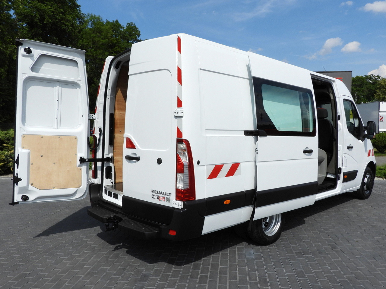 RENAULT MASTER BOX DELIVERY VAN 7 SEATS CRUISE CONTROL TWIN WHEELS AIR CONDITIONING 145HP - 无侧窗厢式货车:图3 RENAULT MASTER BOX DELIVERY VAN 7 SEATS CRUISE CONTROL TWIN WHEELS AIR CONDITIONING 145HP - 无侧窗厢式货车:图3
