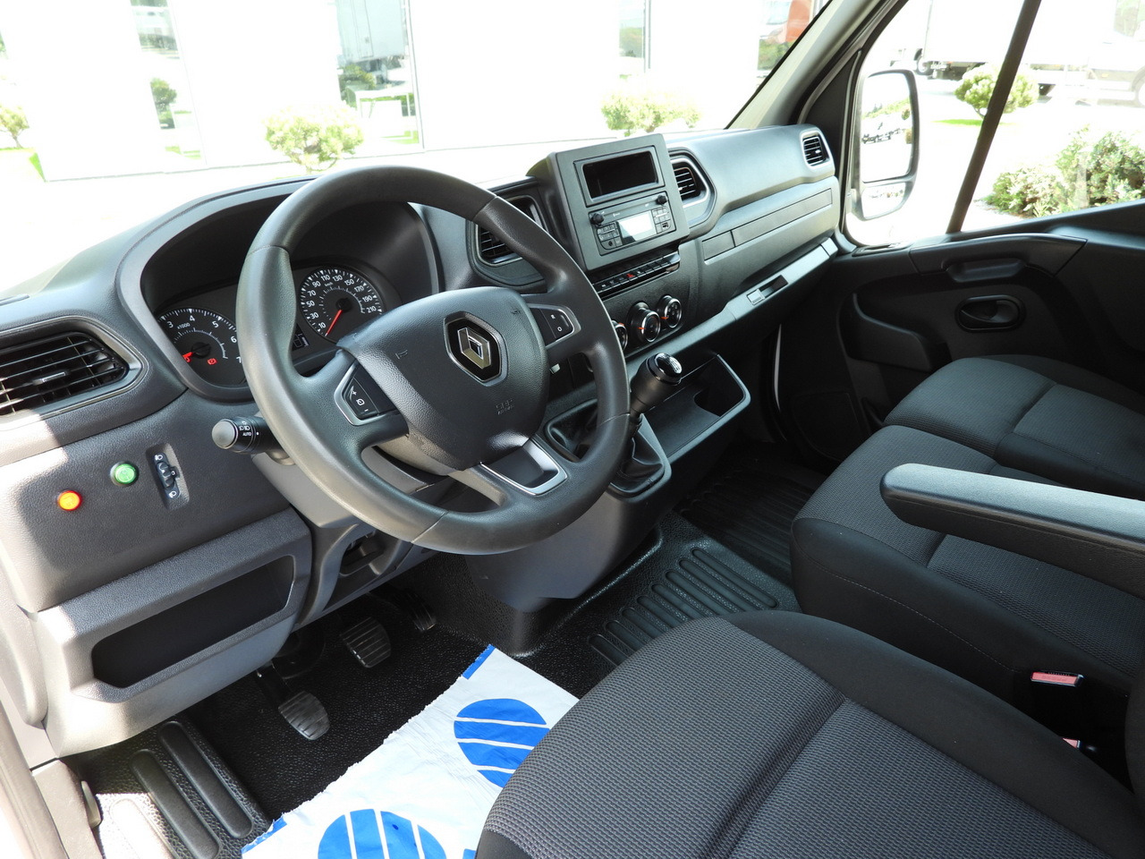 RENAULT MASTER BOX LIFT 8 PALLETS CRUISE CONTROL LED LIGHTS AIR CONDITIONING 165HP - 厢式货车:图2 RENAULT MASTER BOX LIFT 8 PALLETS CRUISE CONTROL LED LIGHTS AIR CONDITIONING 165HP - 厢式货车:图2