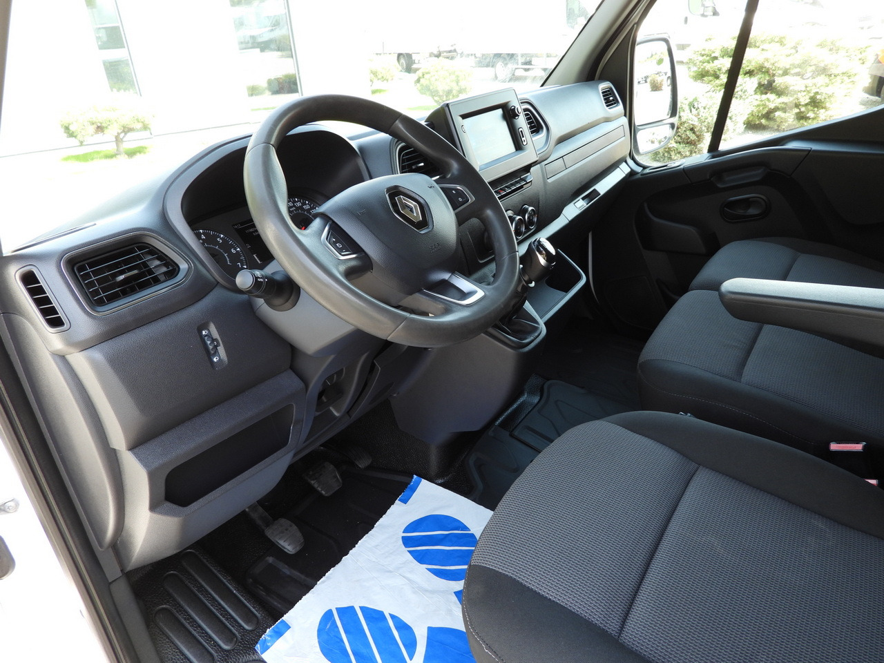 RENAULT MASTER BOX LIFT 8 PALLETS CRUISE CONTROL NAVIGATION LED LIGHTS TWIN WHEELS AIR CONDITIONING 145HP - 厢式货车:图2 RENAULT MASTER BOX LIFT 8 PALLETS CRUISE CONTROL NAVIGATION LED LIGHTS TWIN WHEELS AIR CONDITIONING 145HP - 厢式货车:图2