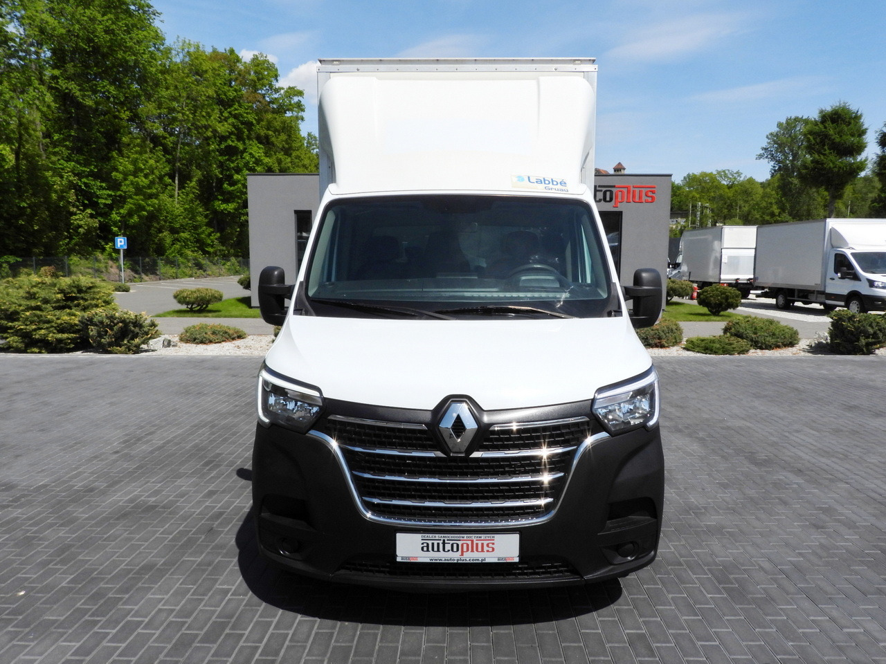 RENAULT MASTER BOX LIFT 8 PALLETS CRUISE CONTROL NAVIGATION LED LIGHTS TWIN WHEELS AIR CONDITIONING 145HP - 厢式货车:图5 RENAULT MASTER BOX LIFT 8 PALLETS CRUISE CONTROL NAVIGATION LED LIGHTS TWIN WHEELS AIR CONDITIONING 145HP - 厢式货车:图5