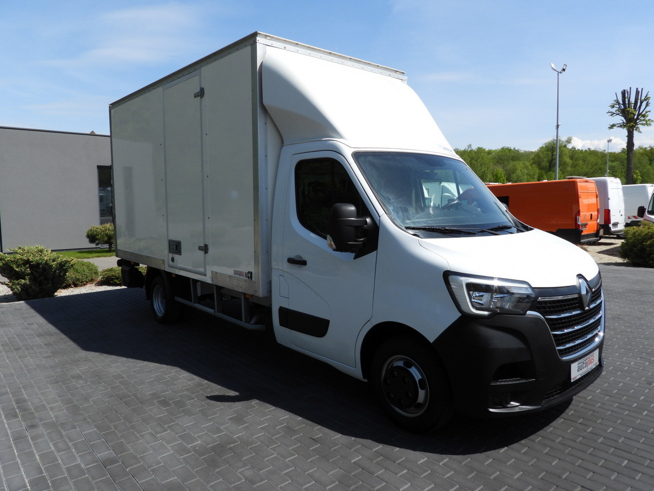 RENAULT MASTER BOX LIFT 8 PALLETS CRUISE CONTROL NAVIGATION LED LIGHTS TWIN WHEELS AIR CONDITIONING 145HP - 厢式货车:图4 RENAULT MASTER BOX LIFT 8 PALLETS CRUISE CONTROL NAVIGATION LED LIGHTS TWIN WHEELS AIR CONDITIONING 145HP - 厢式货车:图4