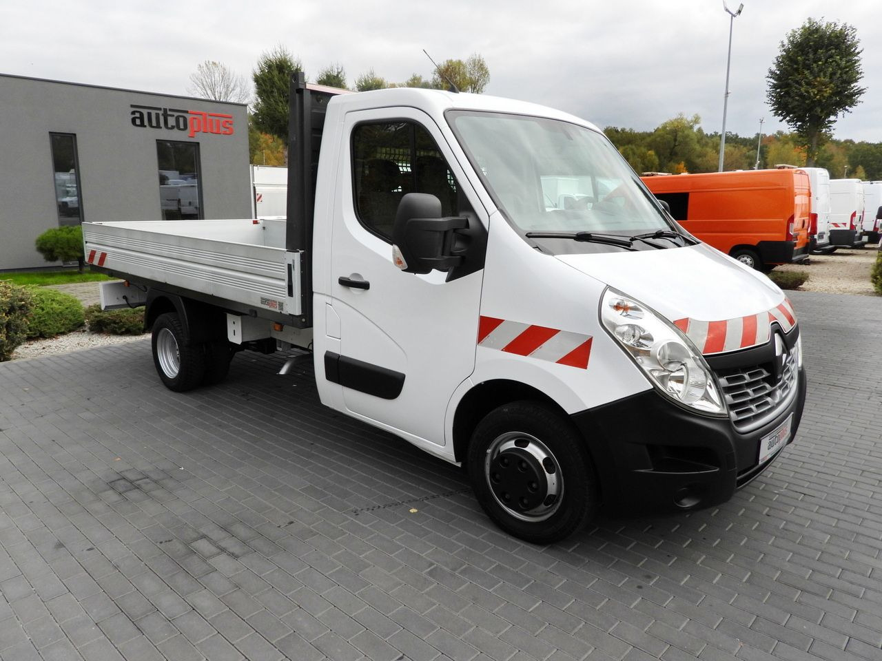 RENAULT MASTER STAKE BODY CRUISE CONTROL NAVIGATION TWIN WHEELS AIR CONDITIONING 130HP - 平板货车:图4 RENAULT MASTER STAKE BODY CRUISE CONTROL NAVIGATION TWIN WHEELS AIR CONDITIONING 130HP - 平板货车:图4