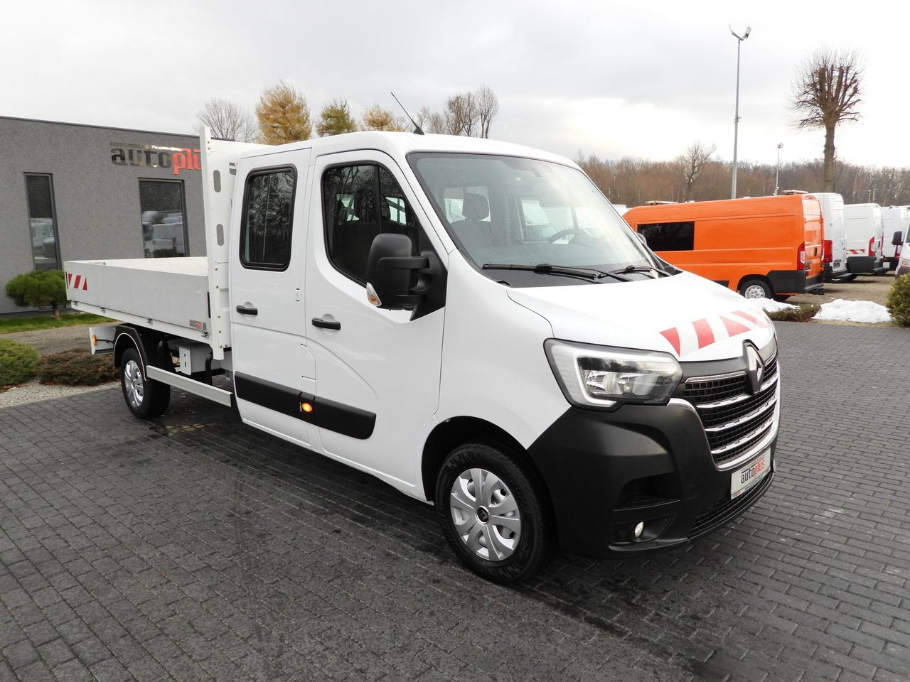 RENAULT MASTER STAKE BODY DOUBLE CABIN DOKA 6 SEATS CRUISE CONTROL NAVIGATION LED LIGHTS AIR CONDITIONING 150HP - 康比货车:图4 RENAULT MASTER STAKE BODY DOUBLE CABIN DOKA 6 SEATS CRUISE CONTROL NAVIGATION LED LIGHTS AIR CONDITIONING 150HP - 康比货车:图4