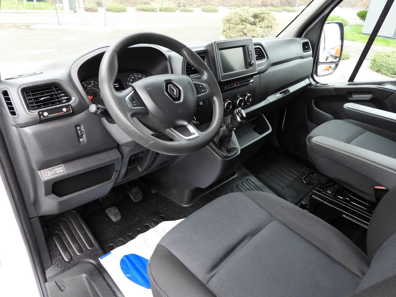 RENAULT MASTER STAKE BODY DOUBLE CABIN DOKA 6 SEATS CRUISE CONTROL NAVIGATION LED LIGHTS AIR CONDITIONING 150HP - 康比货车:图2 RENAULT MASTER STAKE BODY DOUBLE CABIN DOKA 6 SEATS CRUISE CONTROL NAVIGATION LED LIGHTS AIR CONDITIONING 150HP - 康比货车:图2