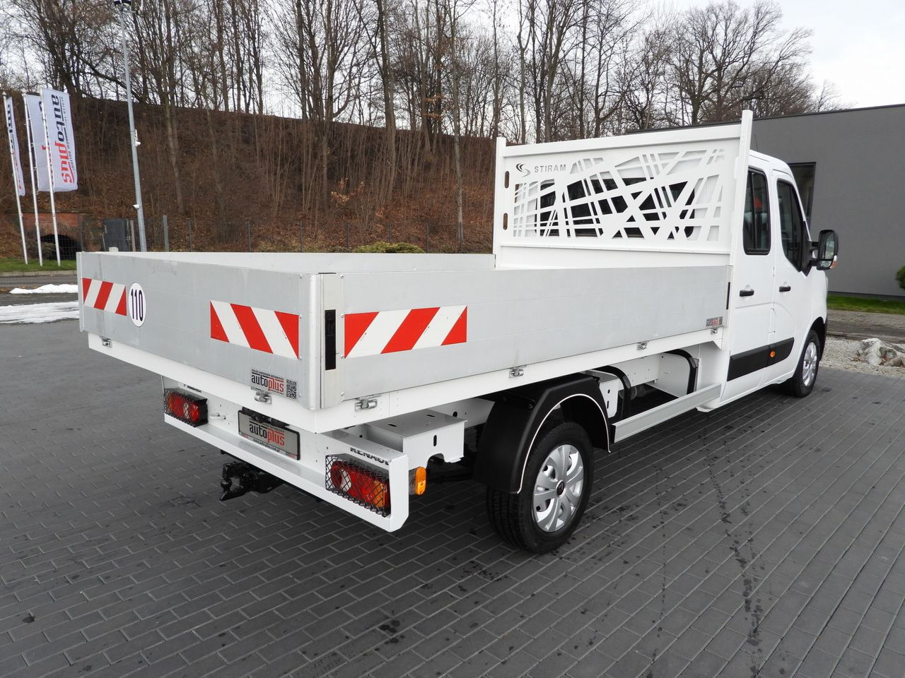 RENAULT MASTER STAKE BODY DOUBLE CABIN DOKA 6 SEATS CRUISE CONTROL NAVIGATION LED LIGHTS AIR CONDITIONING 150HP - 康比货车:图3 RENAULT MASTER STAKE BODY DOUBLE CABIN DOKA 6 SEATS CRUISE CONTROL NAVIGATION LED LIGHTS AIR CONDITIONING 150HP - 康比货车:图3