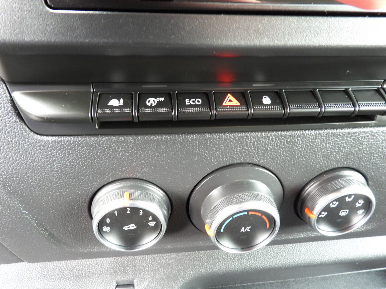 侧帘货车 RENAULT MASTER  TARPAULIN 10 PALLETS CRUISE CONTROL LED LIGHTS PNEUMATICS AIR CONDITIONING  165HP：图37