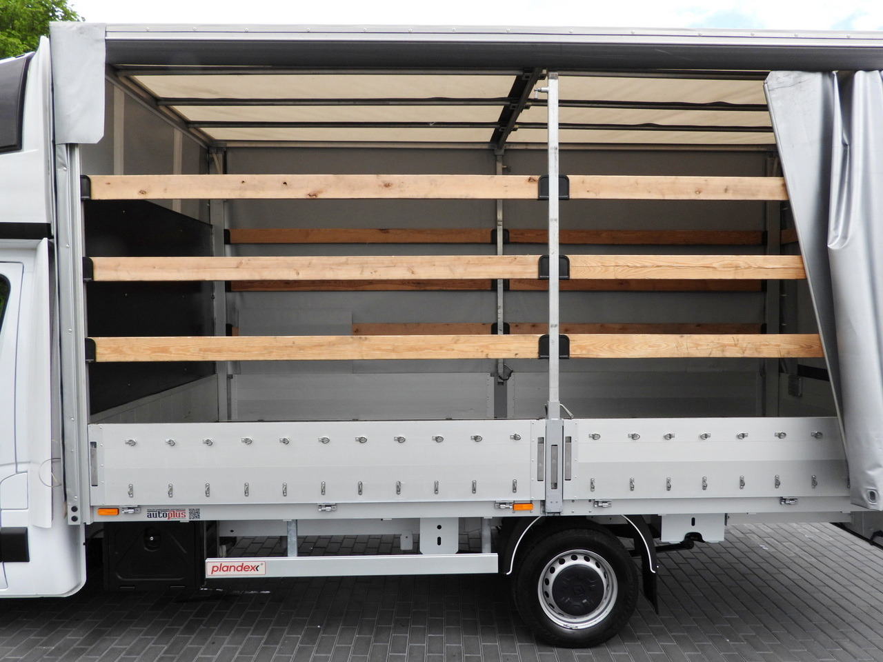 侧帘货车 RENAULT MASTER  TARPAULIN 10 PALLETS CRUISE CONTROL LED LIGHTS PNEUMATICS AIR CONDITIONING  165HP：图25