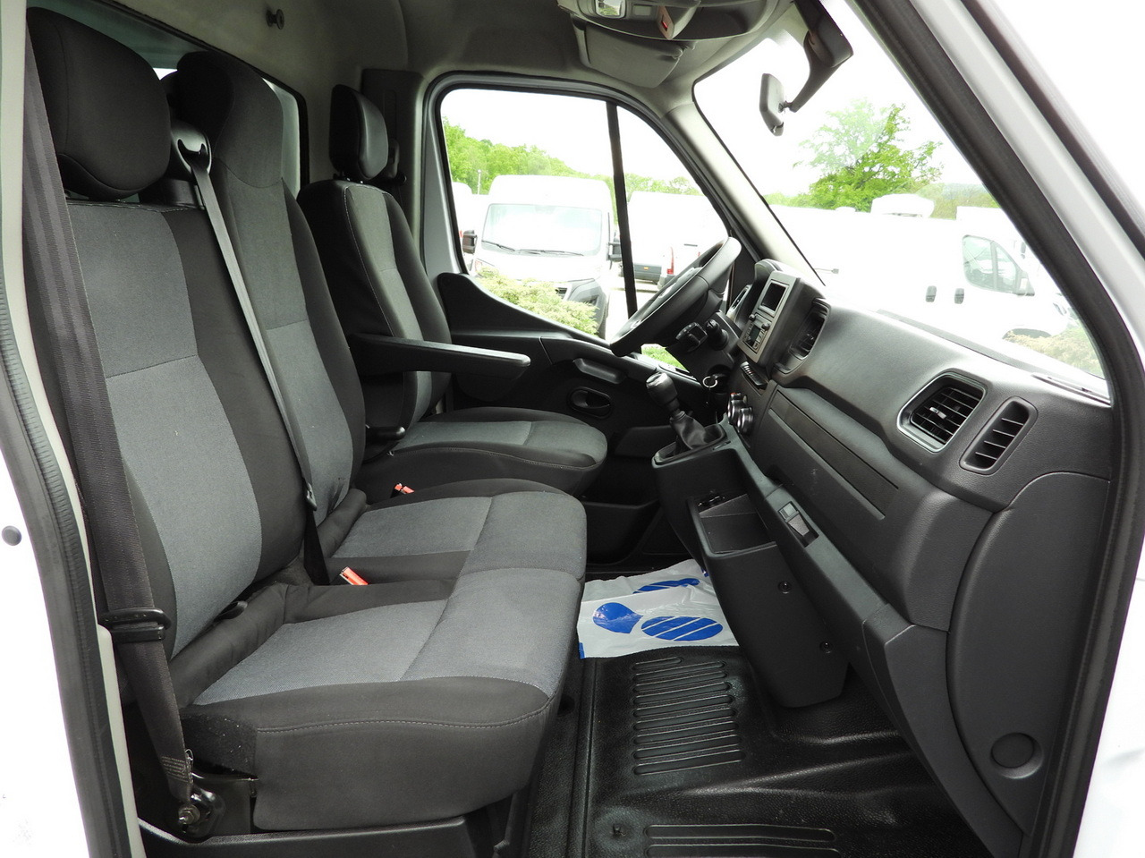 侧帘货车 RENAULT MASTER  TARPAULIN 10 PALLETS CRUISE CONTROL LED LIGHTS PNEUMATICS AIR CONDITIONING  165HP：图39