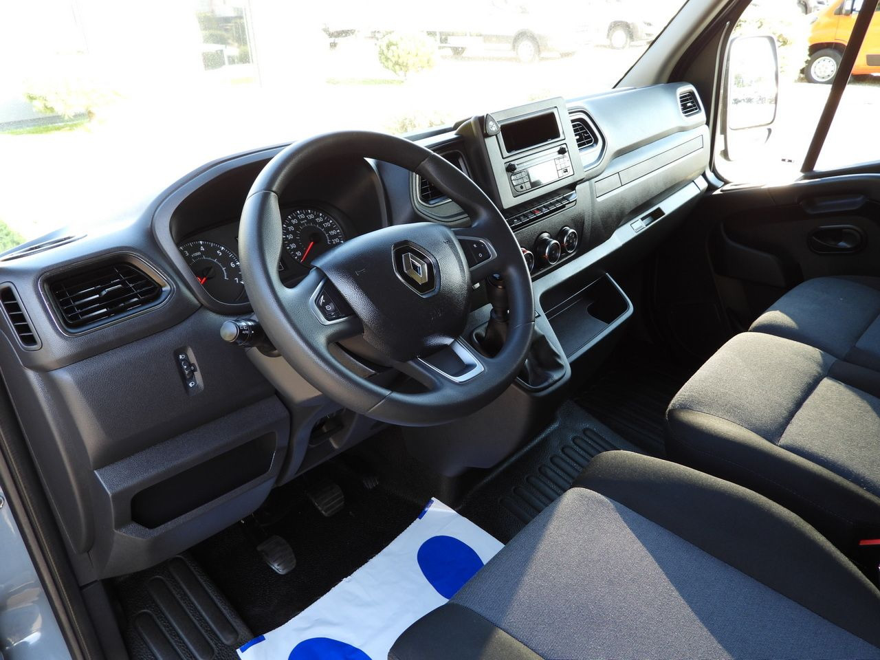 RENAULT MASTER TARPAULIN 10 PALLETS WEBASTO CRUISE CONTROL LED LIGHTS PNEUMATICS AIR CONDITIONING 165HP - 侧帘货车:图2 RENAULT MASTER TARPAULIN 10 PALLETS WEBASTO CRUISE CONTROL LED LIGHTS PNEUMATICS AIR CONDITIONING 165HP - 侧帘货车:图2