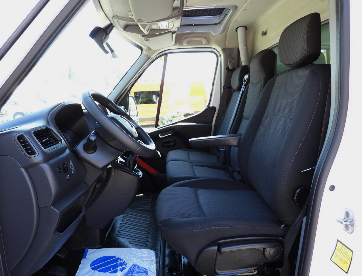 侧帘货车 RENAULT MASTER  TARPAULIN 10 PALLETS WEBASTO CRUISE CONTROL LED LIGHTS PNEUMATICS AIR CONDITIONING  165HP：图28