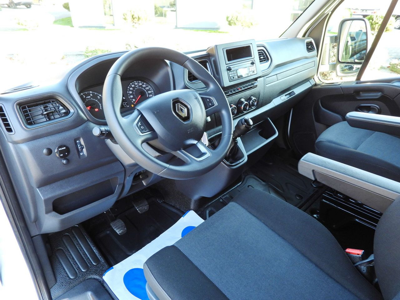 RENAULT MASTER TARPAULIN 8 PALLETS WEBASTO CRUISE CONTROL LED LIGHTS AIR CONDITIONING 165HP - 侧帘货车:图2 RENAULT MASTER TARPAULIN 8 PALLETS WEBASTO CRUISE CONTROL LED LIGHTS AIR CONDITIONING 165HP - 侧帘货车:图2