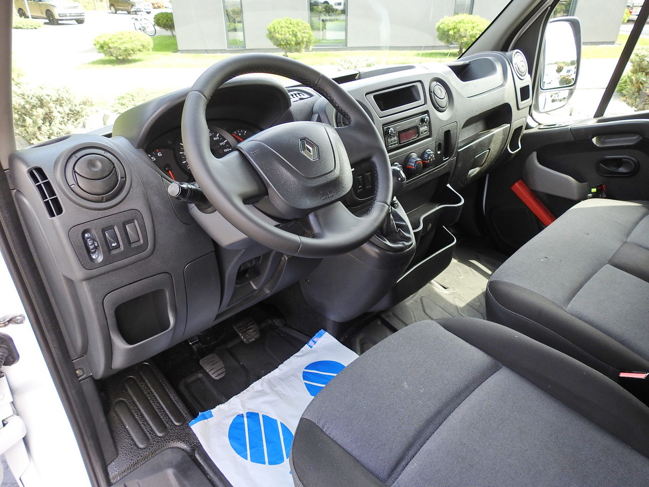 RENAULT MASTER TIPPER 130HP - 翻斗货车:图2 RENAULT MASTER TIPPER 130HP - 翻斗货车:图2