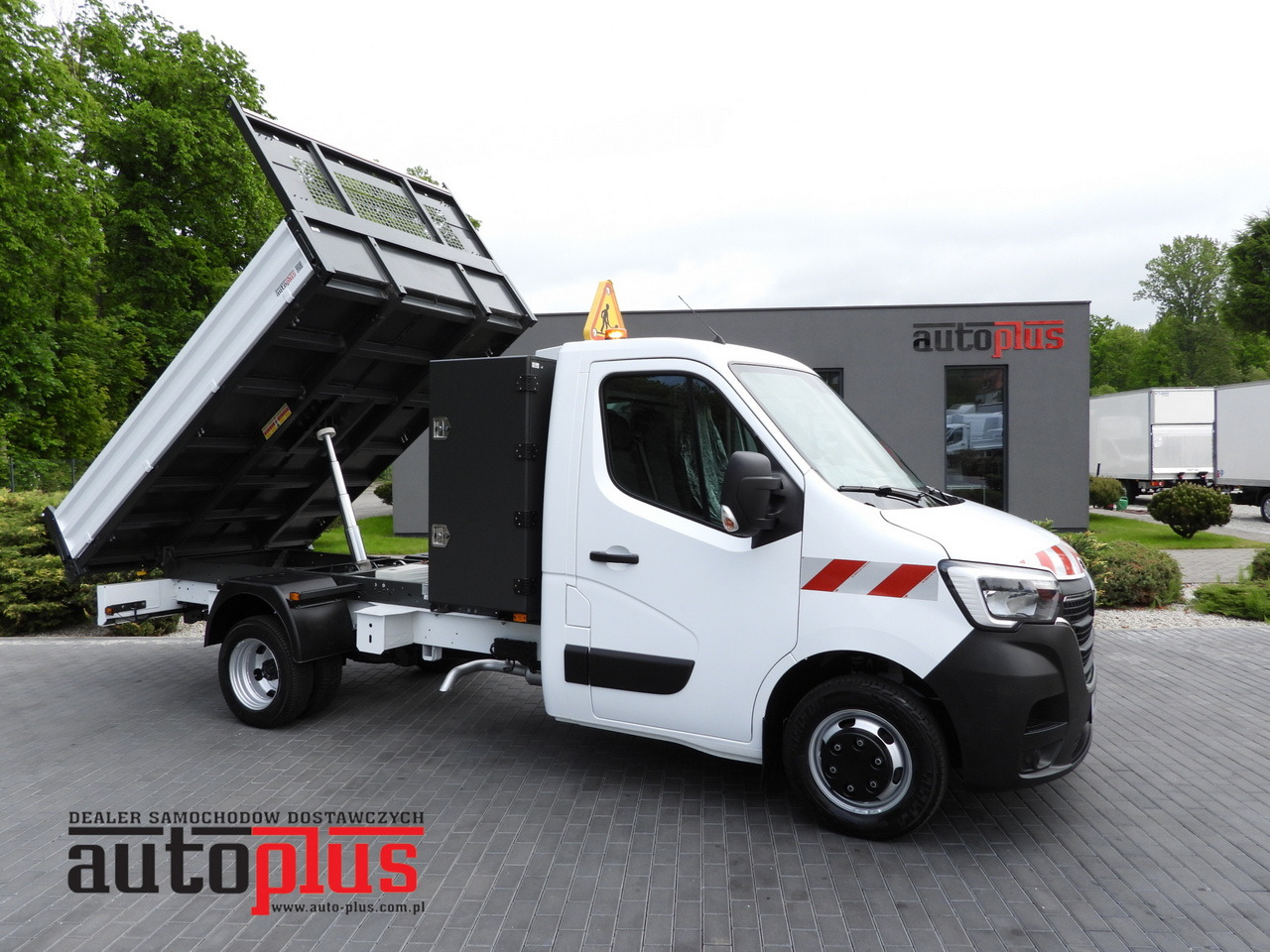 RENAULT MASTER TIPPER CRUISE CONTROL LED LIGHTS TWIN WHEELS AIR CONDITIONING 130HP - 翻斗货车:图1 RENAULT MASTER TIPPER CRUISE CONTROL LED LIGHTS TWIN WHEELS AIR CONDITIONING 130HP - 翻斗货车:图1