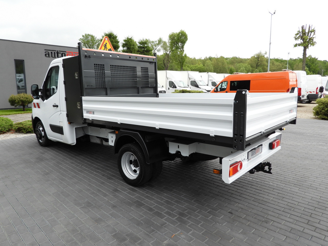 RENAULT MASTER TIPPER CRUISE CONTROL LED LIGHTS TWIN WHEELS AIR CONDITIONING  130HP 租赁 RENAULT MASTER TIPPER CRUISE CONTROL LED LIGHTS TWIN WHEELS AIR CONDITIONING  130HP：图9