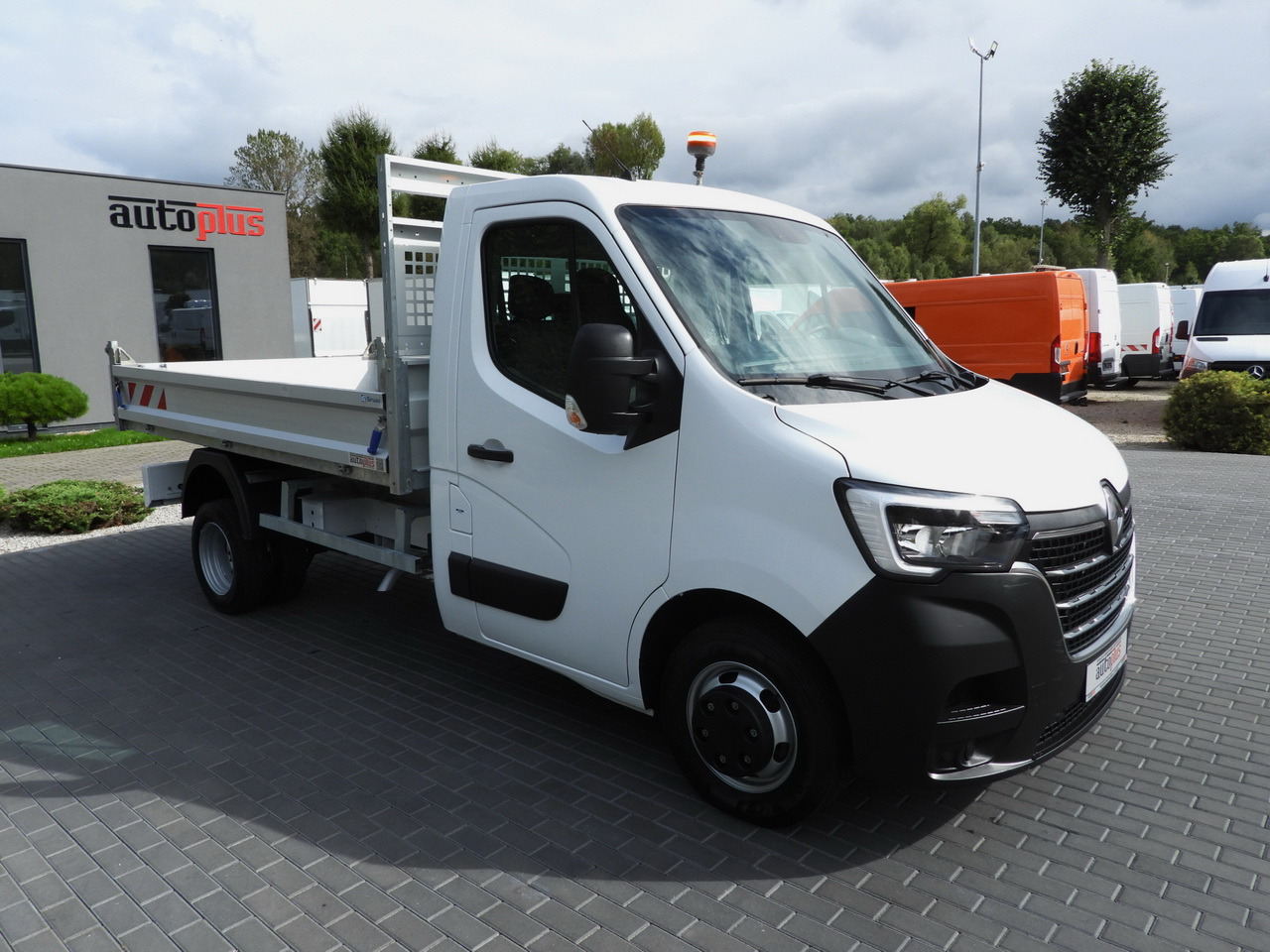 RENAULT MASTER TIPPER CRUISE CONTROL LED LIGHTS TWIN WHEELS AIR CONDITIONING 130HP - 翻斗货车:图5 RENAULT MASTER TIPPER CRUISE CONTROL LED LIGHTS TWIN WHEELS AIR CONDITIONING 130HP - 翻斗货车:图5