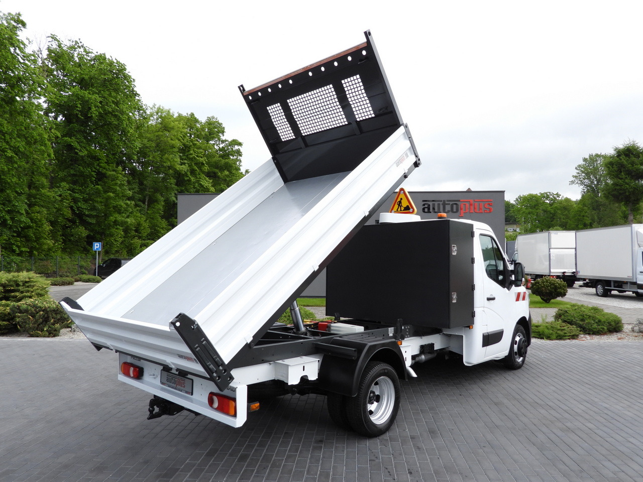 RENAULT MASTER TIPPER CRUISE CONTROL LED LIGHTS TWIN WHEELS AIR CONDITIONING 130HP - 翻斗货车:图3 RENAULT MASTER TIPPER CRUISE CONTROL LED LIGHTS TWIN WHEELS AIR CONDITIONING 130HP - 翻斗货车:图3
