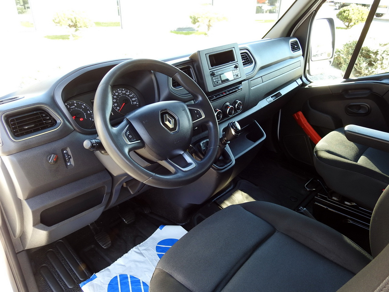 RENAULT MASTER TIPPER DOUBLE CABIN DOKA 6 SEATS CRUISE CONTROL AIR CONDITIONING LED LIGHTS TWIN WHEELS 130HP - 翻斗货车:图2 RENAULT MASTER TIPPER DOUBLE CABIN DOKA 6 SEATS CRUISE CONTROL AIR CONDITIONING LED LIGHTS TWIN WHEELS 130HP - 翻斗货车:图2