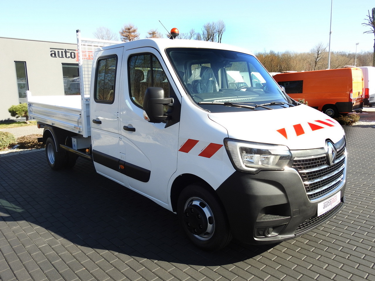 RENAULT MASTER TIPPER DOUBLE CABIN DOKA 6 SEATS CRUISE CONTROL AIR CONDITIONING LED LIGHTS TWIN WHEELS 130HP - 翻斗货车:图4 RENAULT MASTER TIPPER DOUBLE CABIN DOKA 6 SEATS CRUISE CONTROL AIR CONDITIONING LED LIGHTS TWIN WHEELS 130HP - 翻斗货车:图4