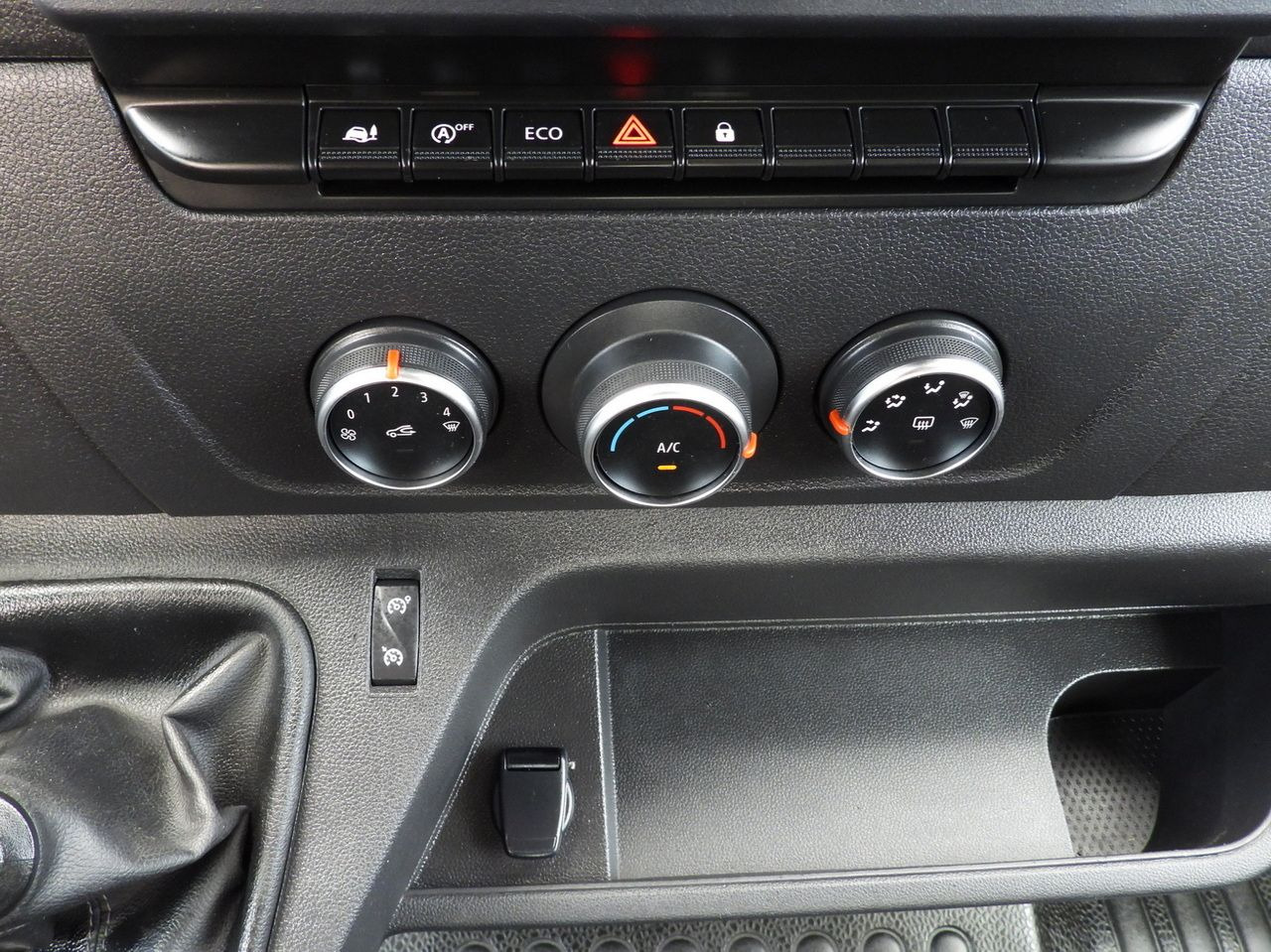 翻斗货车 RENAULT MASTER TIPPER DOUBLE CABIN DOKA 6 SEATS CRUISE CONTROL LED LIGHTS TWIN WHEELS AIR CONDITIONING  145HP：图33