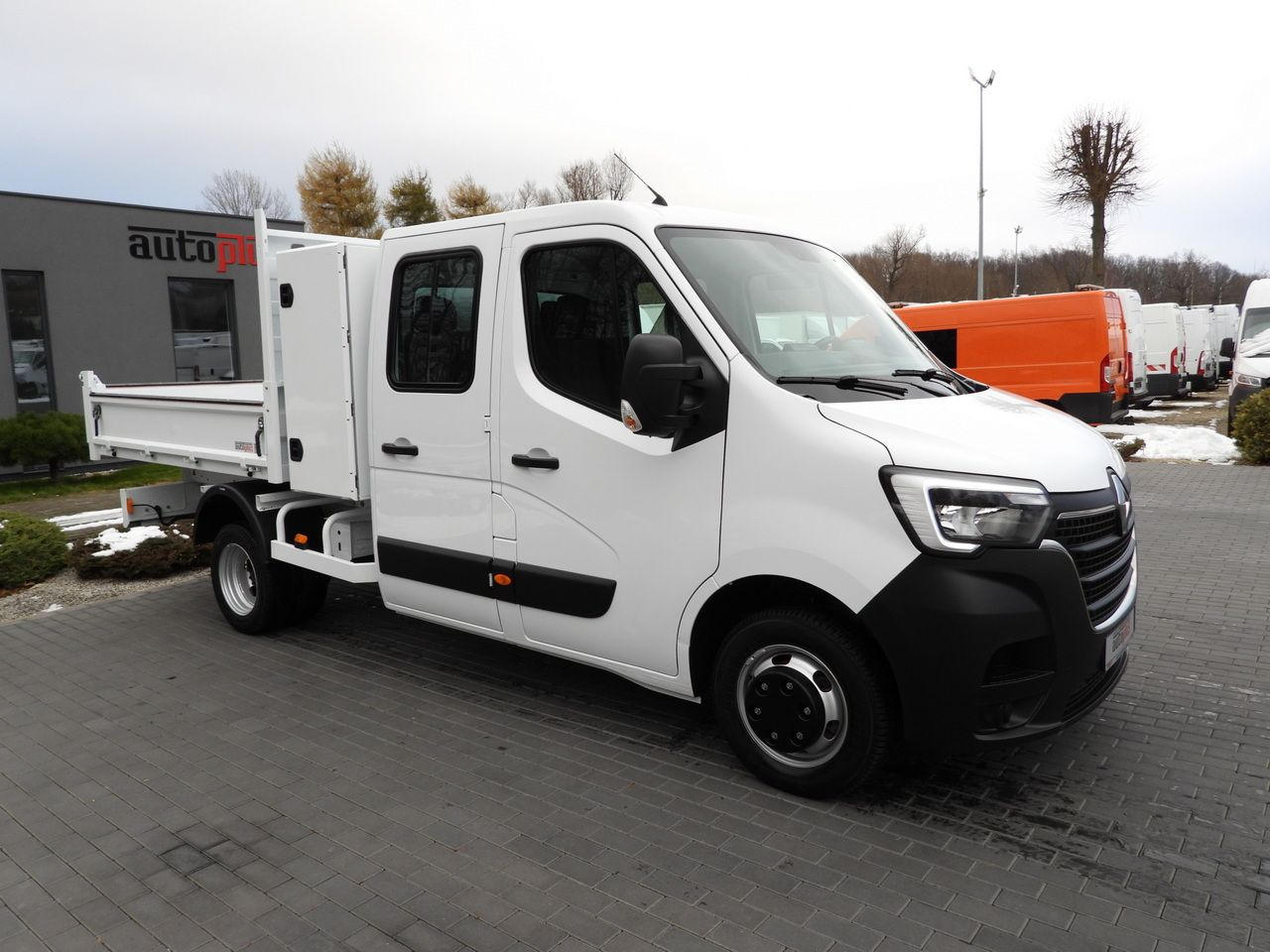 RENAULT MASTER TIPPER DOUBLE CABIN DOKA 6 SEATS CRUISE CONTROL LED LIGHTS TWIN WHEELS AIR CONDITIONING 145HP - 翻斗货车:图4 RENAULT MASTER TIPPER DOUBLE CABIN DOKA 6 SEATS CRUISE CONTROL LED LIGHTS TWIN WHEELS AIR CONDITIONING 145HP - 翻斗货车:图4