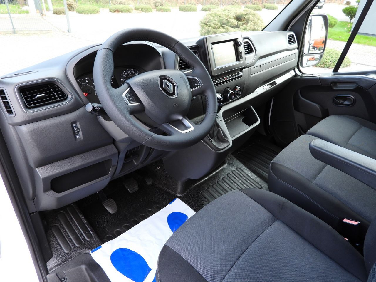 RENAULT MASTER TIPPER DOUBLE CABIN DOKA 7 SEATS CRUISE CONTROL NAVIGATION LED LIGHTS AIR CONDITIONING 145HP - 翻斗货车:图2 RENAULT MASTER TIPPER DOUBLE CABIN DOKA 7 SEATS CRUISE CONTROL NAVIGATION LED LIGHTS AIR CONDITIONING 145HP - 翻斗货车:图2