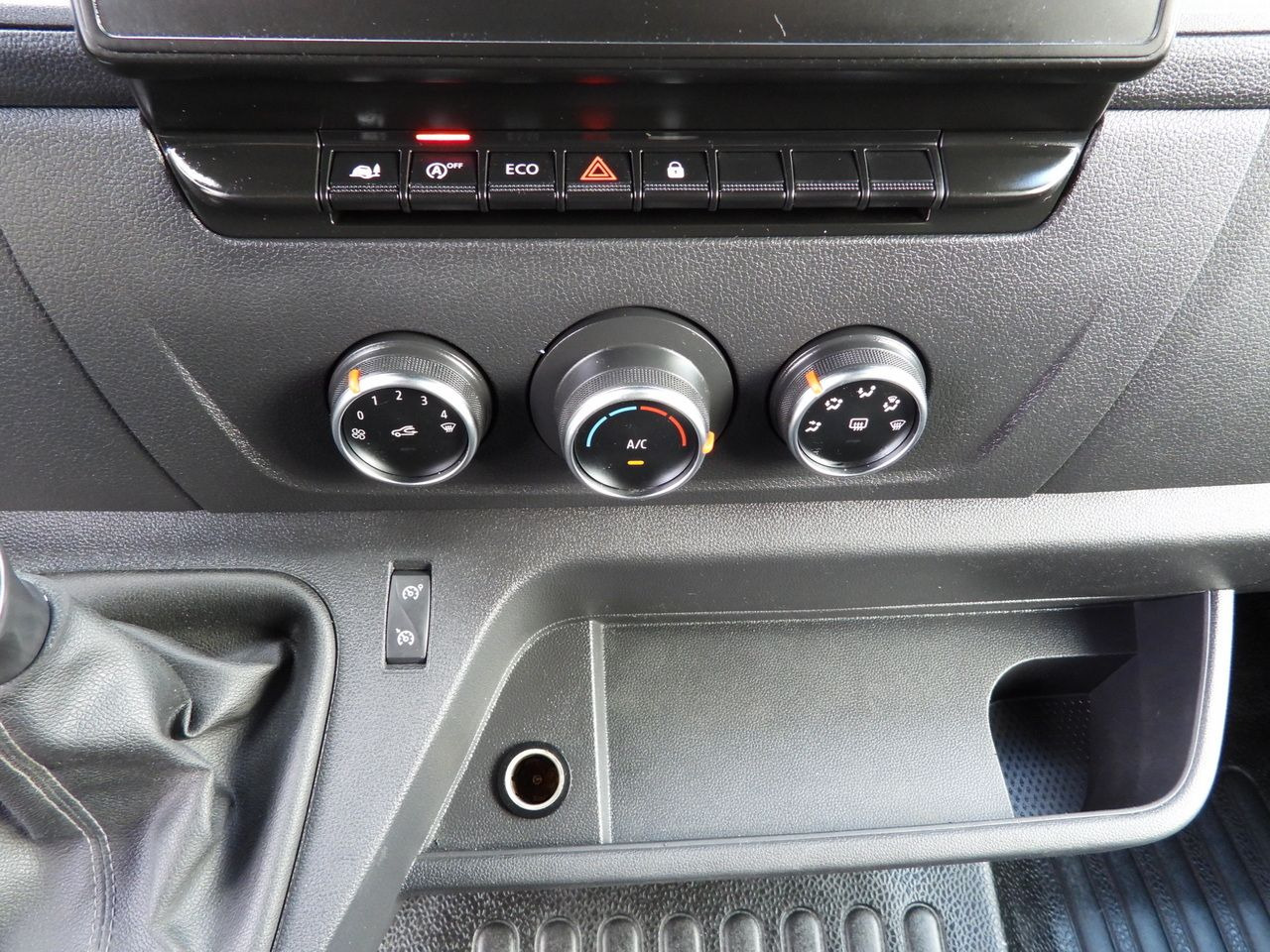 RENAULT MASTER TIPPER DOUBLE CABIN DOKA 7 SEATS CRUISE CONTROL NAVIGATION LED LIGHTS AIR CONDITIONING  145HP 租赁 RENAULT MASTER TIPPER DOUBLE CABIN DOKA 7 SEATS CRUISE CONTROL NAVIGATION LED LIGHTS AIR CONDITIONING  145HP：图31