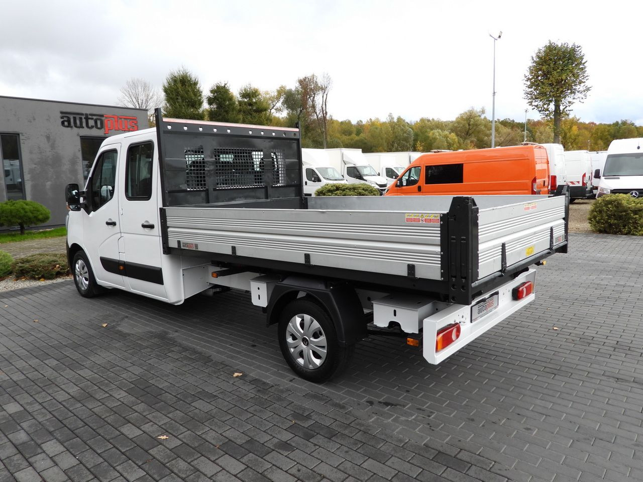 RENAULT MASTER TIPPER DOUBLE CABIN DOKA 7 SEATS CRUISE CONTROL NAVIGATION LED LIGHTS AIR CONDITIONING  145HP 租赁 RENAULT MASTER TIPPER DOUBLE CABIN DOKA 7 SEATS CRUISE CONTROL NAVIGATION LED LIGHTS AIR CONDITIONING  145HP：图9