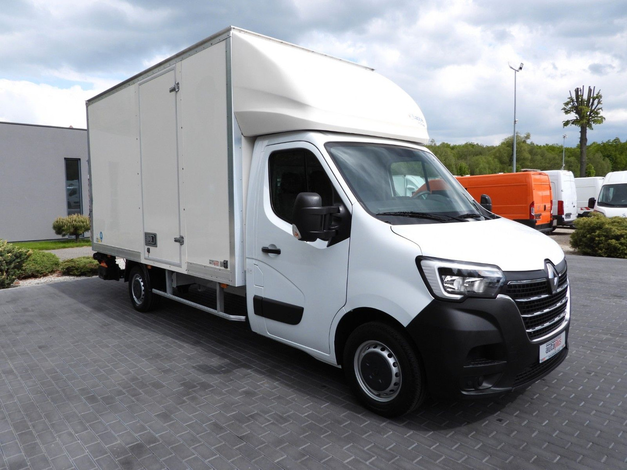 Renault MASTER KOFFER AUFZUG 8 PALETTEN TEMPOMAT A/C LED Renault MASTER KOFFER AUFZUG 8 PALETTEN TEMPOMAT A/C LED - 厢式货车:图4 Renault MASTER KOFFER AUFZUG 8 PALETTEN TEMPOMAT A/C LED Renault MASTER KOFFER AUFZUG 8 PALETTEN TEMPOMAT A/C LED - 厢式货车:图4