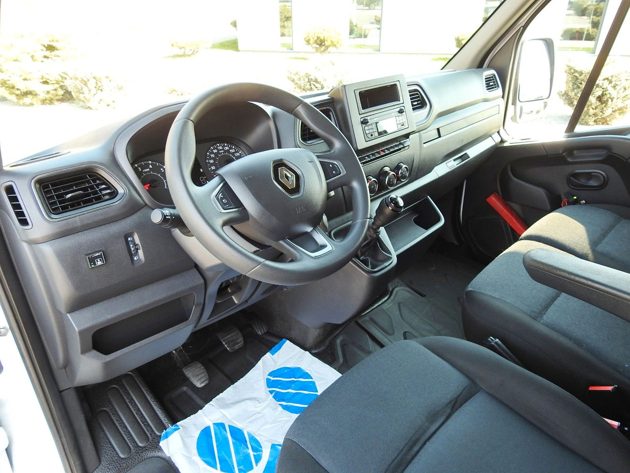 Renault MASTER PRITSCHE PLANE 10 PALETTEN WEBASTO A/C - 侧帘货车:图2 Renault MASTER PRITSCHE PLANE 10 PALETTEN WEBASTO A/C - 侧帘货车:图2