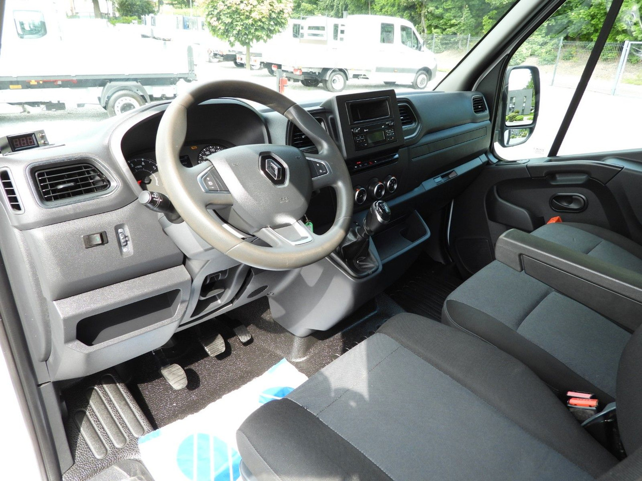Renault MASTER PRITSCHE PLANE 10 PALETTEN WEBASTO A/C - 侧帘货车:图2 Renault MASTER PRITSCHE PLANE 10 PALETTEN WEBASTO A/C - 侧帘货车:图2