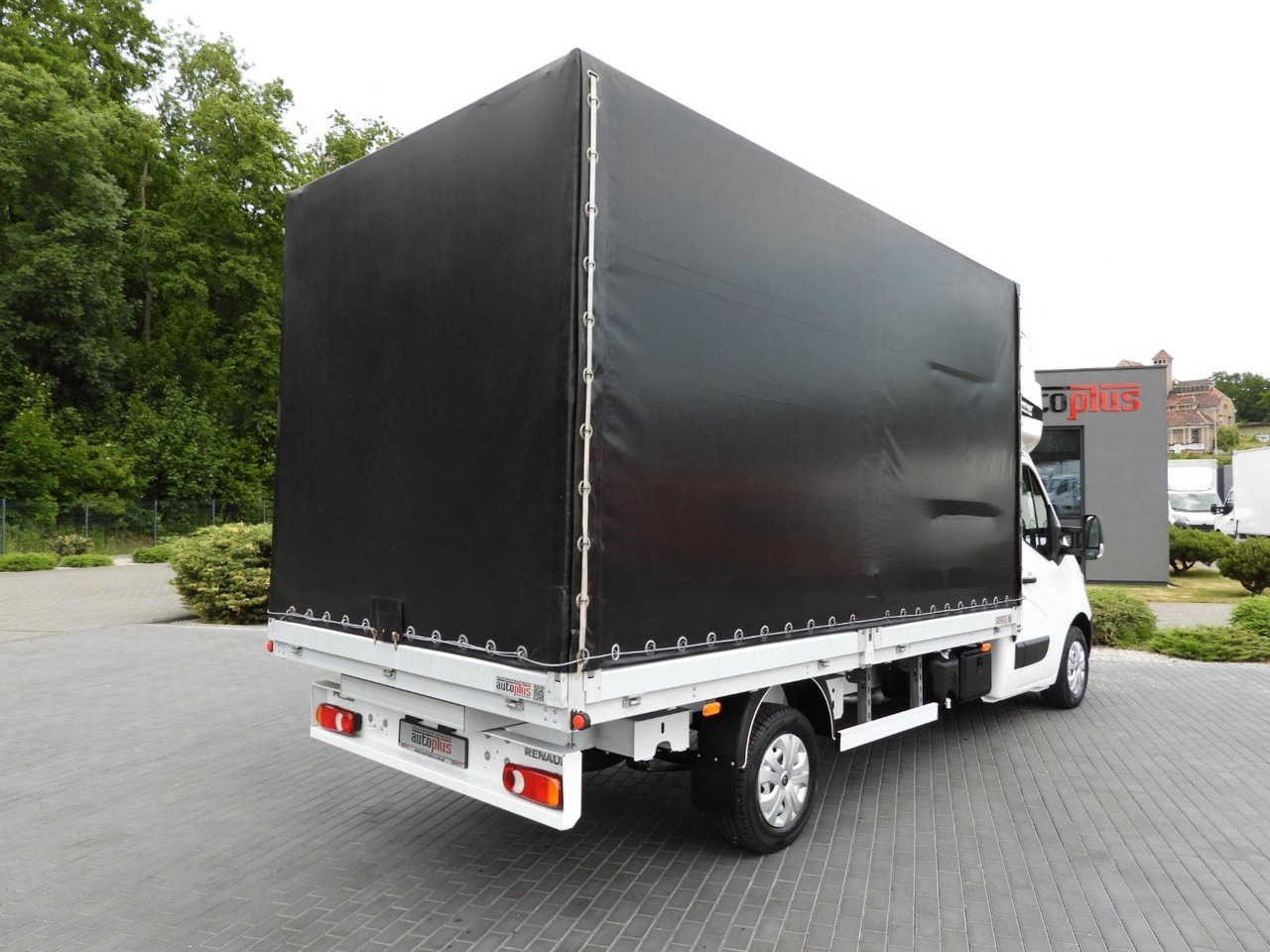 Renault MASTER PRITSCHE PLANE 8 PALETTEN WEBASTO - 侧帘货车:图3 Renault MASTER PRITSCHE PLANE 8 PALETTEN WEBASTO - 侧帘货车:图3