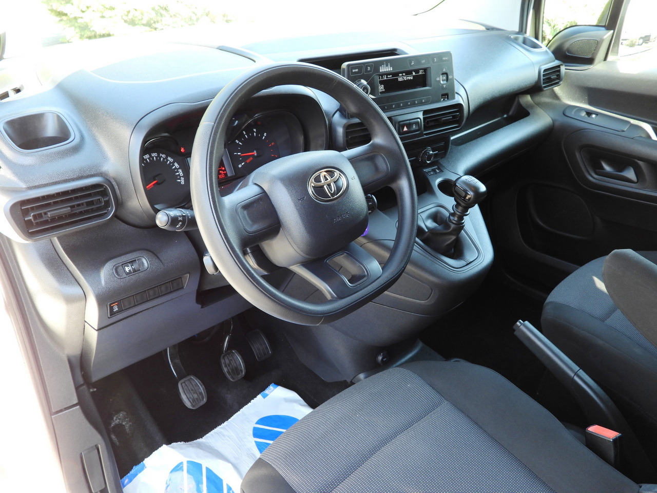 TOYOTA PROACE CITY REFRIGERATOR VAN -15*C POWER SUPPLY 230V CRUISE CONTROL AIR CONDITIONING 100HP - 冷藏货车:图2 TOYOTA PROACE CITY REFRIGERATOR VAN -15*C POWER SUPPLY 230V CRUISE CONTROL AIR CONDITIONING 100HP - 冷藏货车:图2