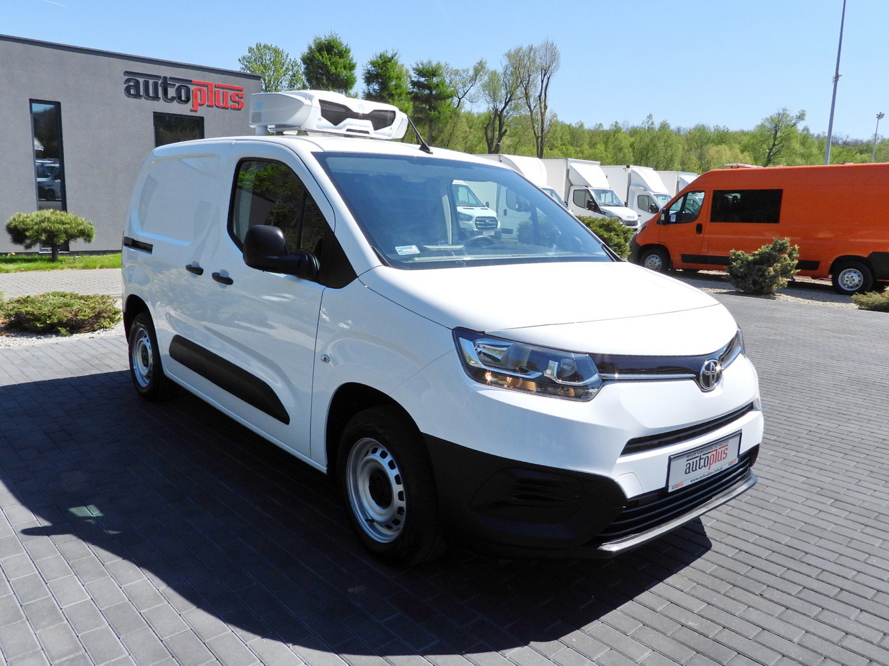TOYOTA PROACE CITY REFRIGERATOR VAN -15*C POWER SUPPLY 230V CRUISE CONTROL AIR CONDITIONING 100HP - 冷藏货车:图4 TOYOTA PROACE CITY REFRIGERATOR VAN -15*C POWER SUPPLY 230V CRUISE CONTROL AIR CONDITIONING 100HP - 冷藏货车:图4