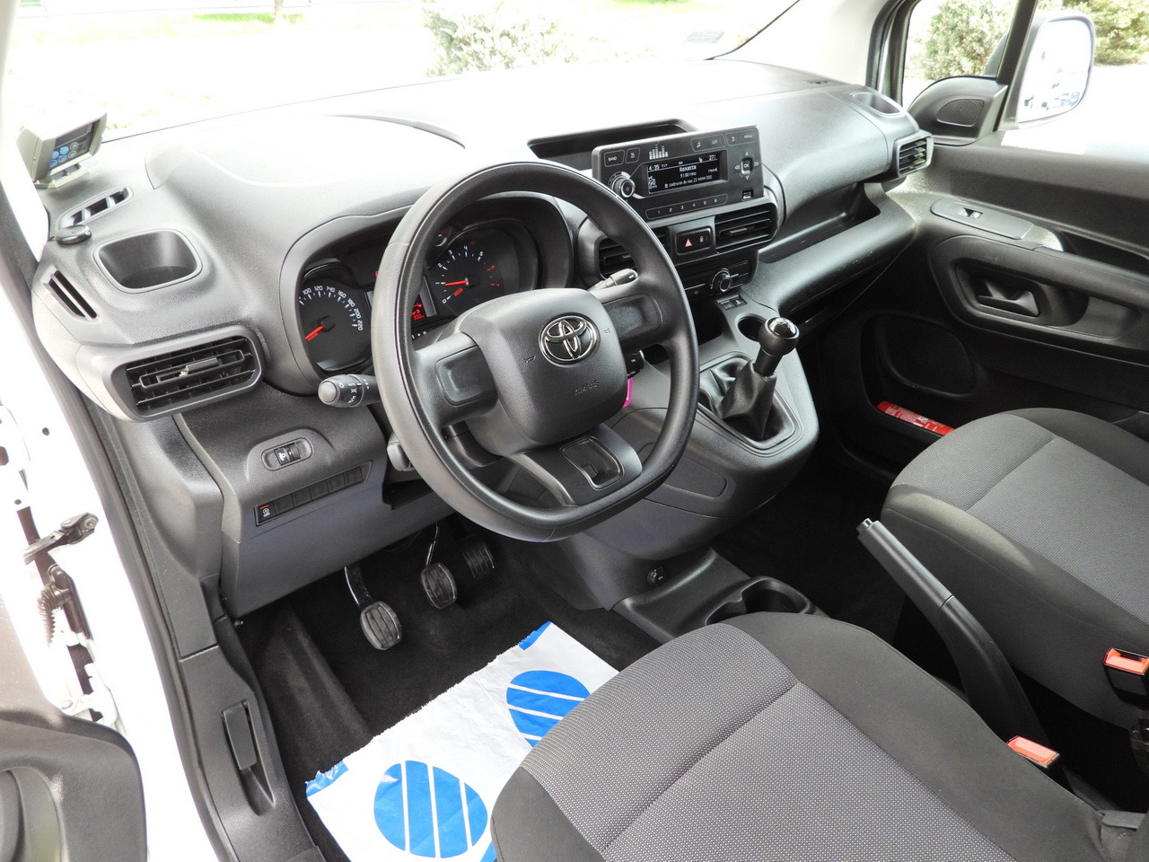 TOYOTA PROACE CITY REFRIGERATOR VAN -15*C POWER SUPPLY 230V CRUISE CONTROL AIR CONDITIONING 100HP - 冷藏货车:图2 TOYOTA PROACE CITY REFRIGERATOR VAN -15*C POWER SUPPLY 230V CRUISE CONTROL AIR CONDITIONING 100HP - 冷藏货车:图2