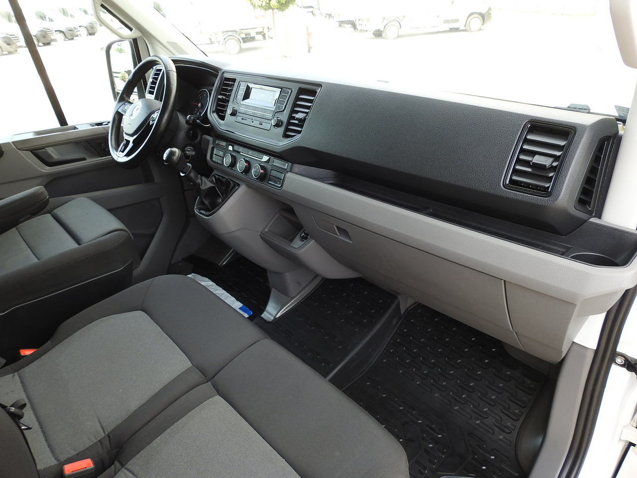 侧帘货车 VOLKSWAGEN CRAFTER TARPAULIN LIFT 8 PALLETS WEBASTO CRUISE CONTROL  180HP：图43