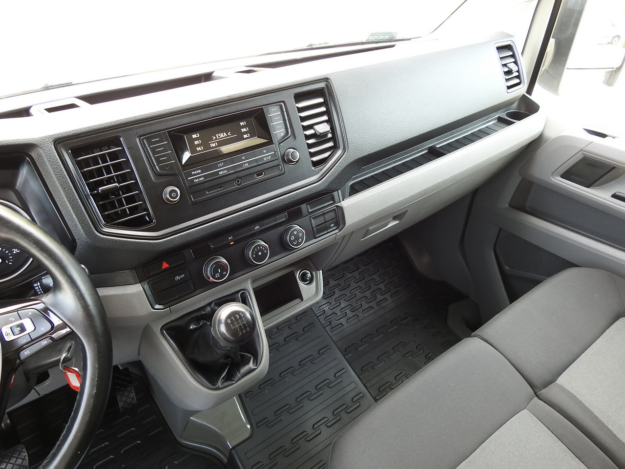 侧帘货车 VOLKSWAGEN CRAFTER TARPAULIN LIFT 8 PALLETS WEBASTO CRUISE CONTROL  180HP：图36