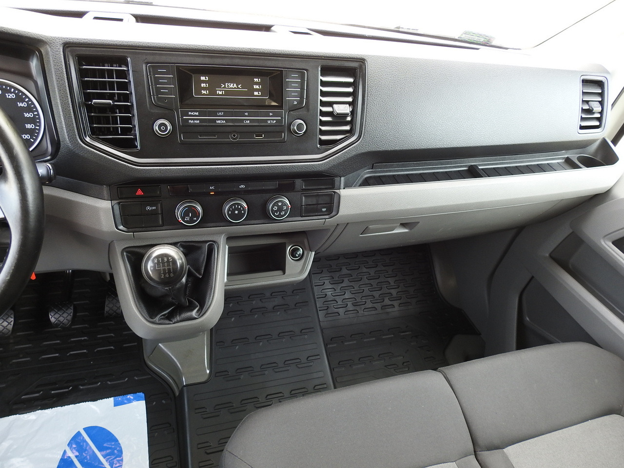 侧帘货车 VOLKSWAGEN CRAFTER TARPAULIN LIFT 8 PALLETS WEBASTO CRUISE CONTROL  180HP：图37