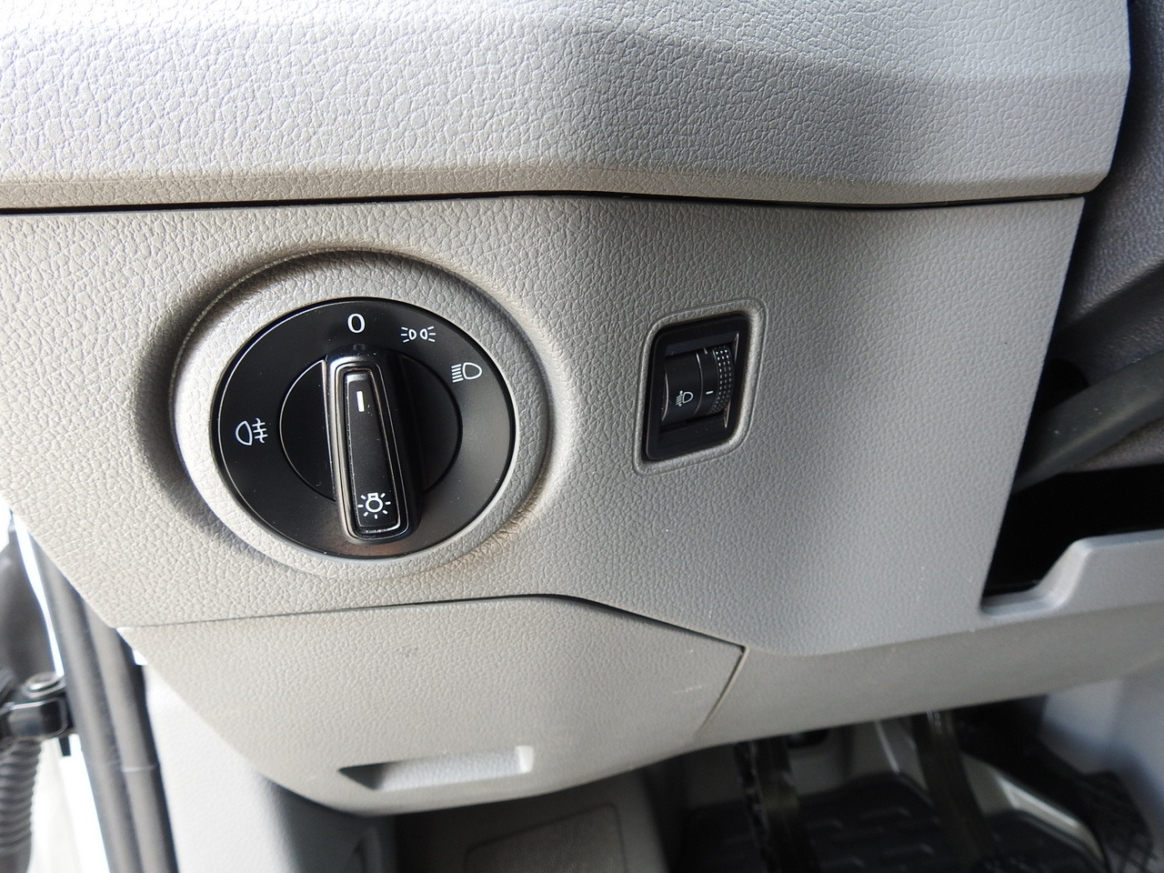 侧帘货车 VOLKSWAGEN CRAFTER TARPAULIN LIFT 8 PALLETS WEBASTO CRUISE CONTROL  180HP：图31