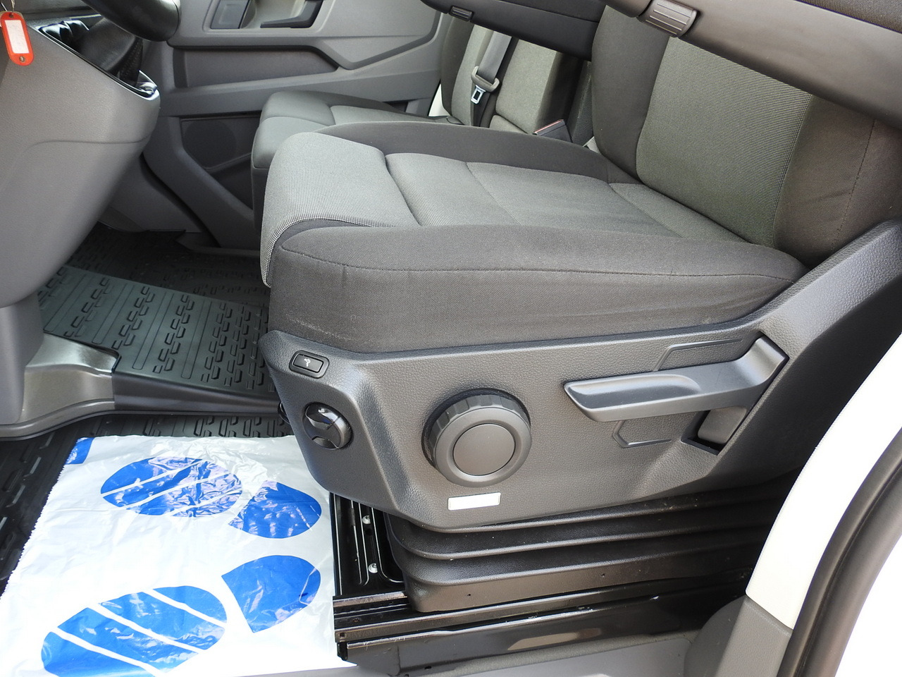 侧帘货车 VOLKSWAGEN CRAFTER TARPAULIN LIFT 8 PALLETS WEBASTO CRUISE CONTROL  180HP：图30
