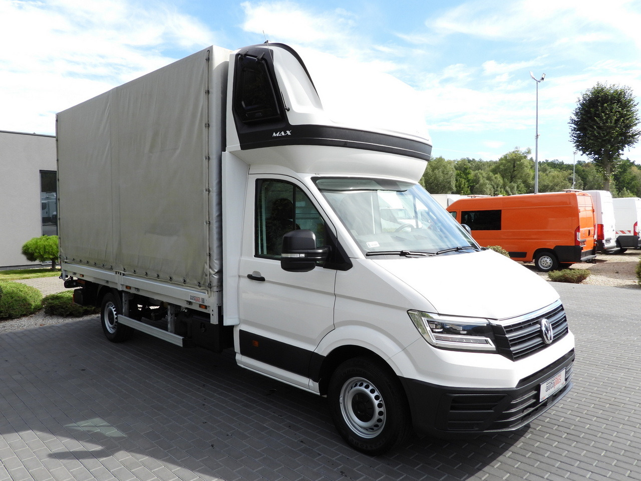 VOLKSWAGEN CRAFTER TARPAULIN LIFT 8 PALLETS WEBASTO CRUISE CONTROL LED LIGHTS AIR CONDITIONING 180HP - 侧帘货车:图4 VOLKSWAGEN CRAFTER TARPAULIN LIFT 8 PALLETS WEBASTO CRUISE CONTROL LED LIGHTS AIR CONDITIONING 180HP - 侧帘货车:图4