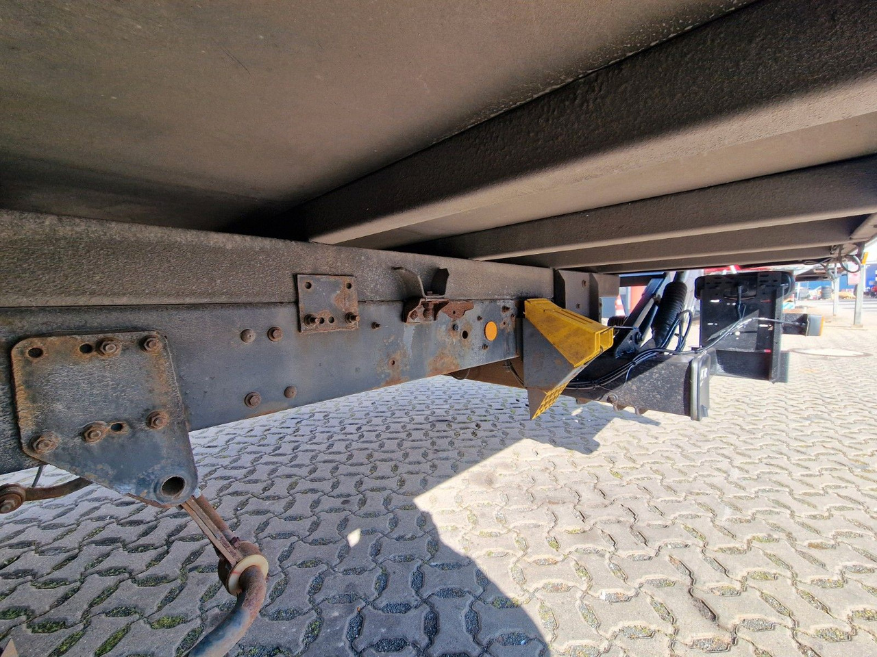 厢式卡车 Iveco Eurocargo 100E22 / Ladebordwand / 3 Sitzen:图24 厢式卡车 Iveco Eurocargo 100E22 / Ladebordwand / 3 Sitzen:图24