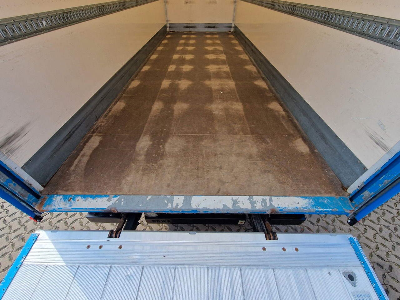 厢式卡车 Iveco Eurocargo 100E22 / Ladebordwand / 3 Sitzen:图12 厢式卡车 Iveco Eurocargo 100E22 / Ladebordwand / 3 Sitzen:图12