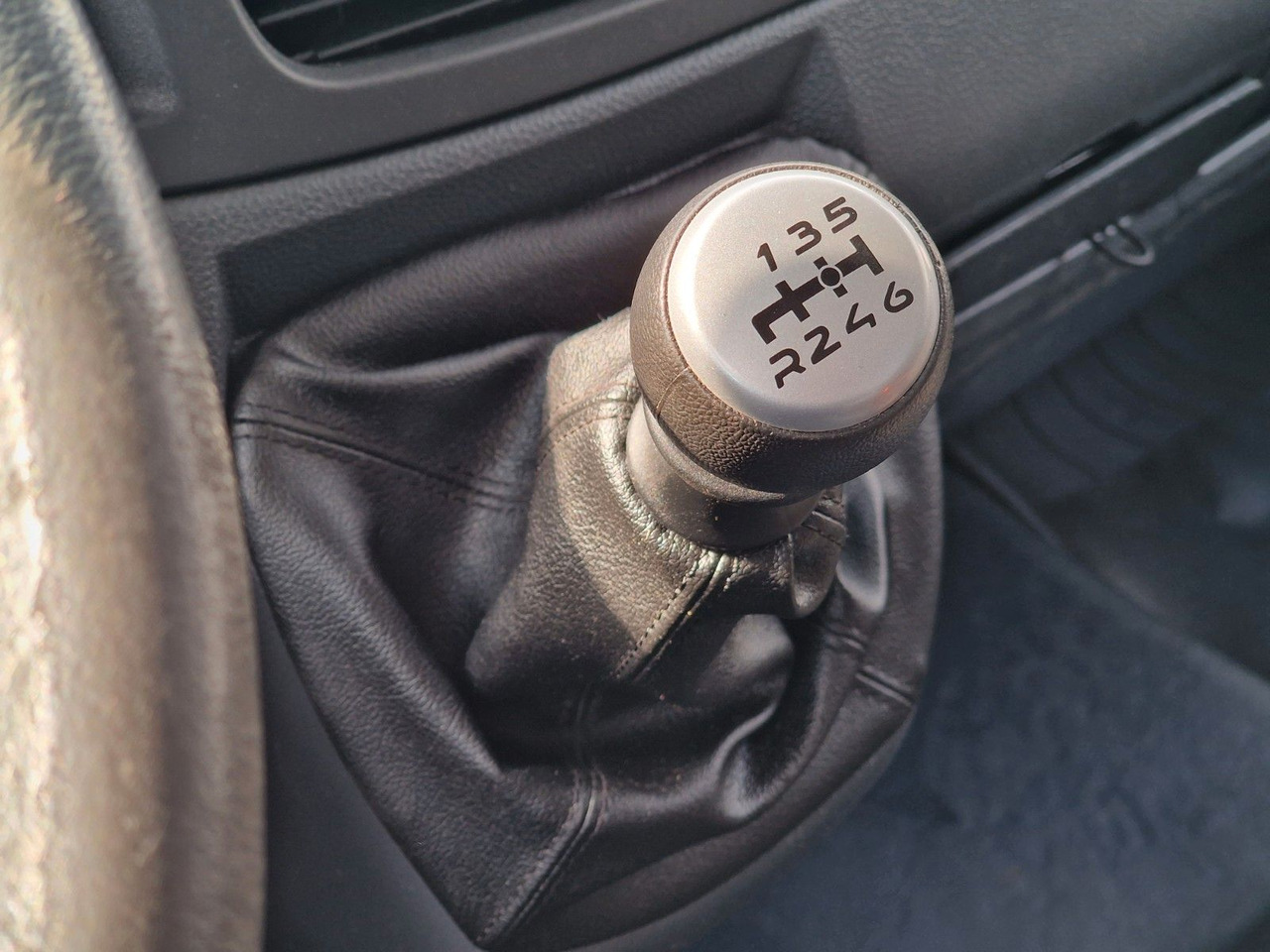 厢式卡车 Iveco Eurocargo 100E22 / Ladebordwand / 3 Sitzen:图43 厢式卡车 Iveco Eurocargo 100E22 / Ladebordwand / 3 Sitzen:图43