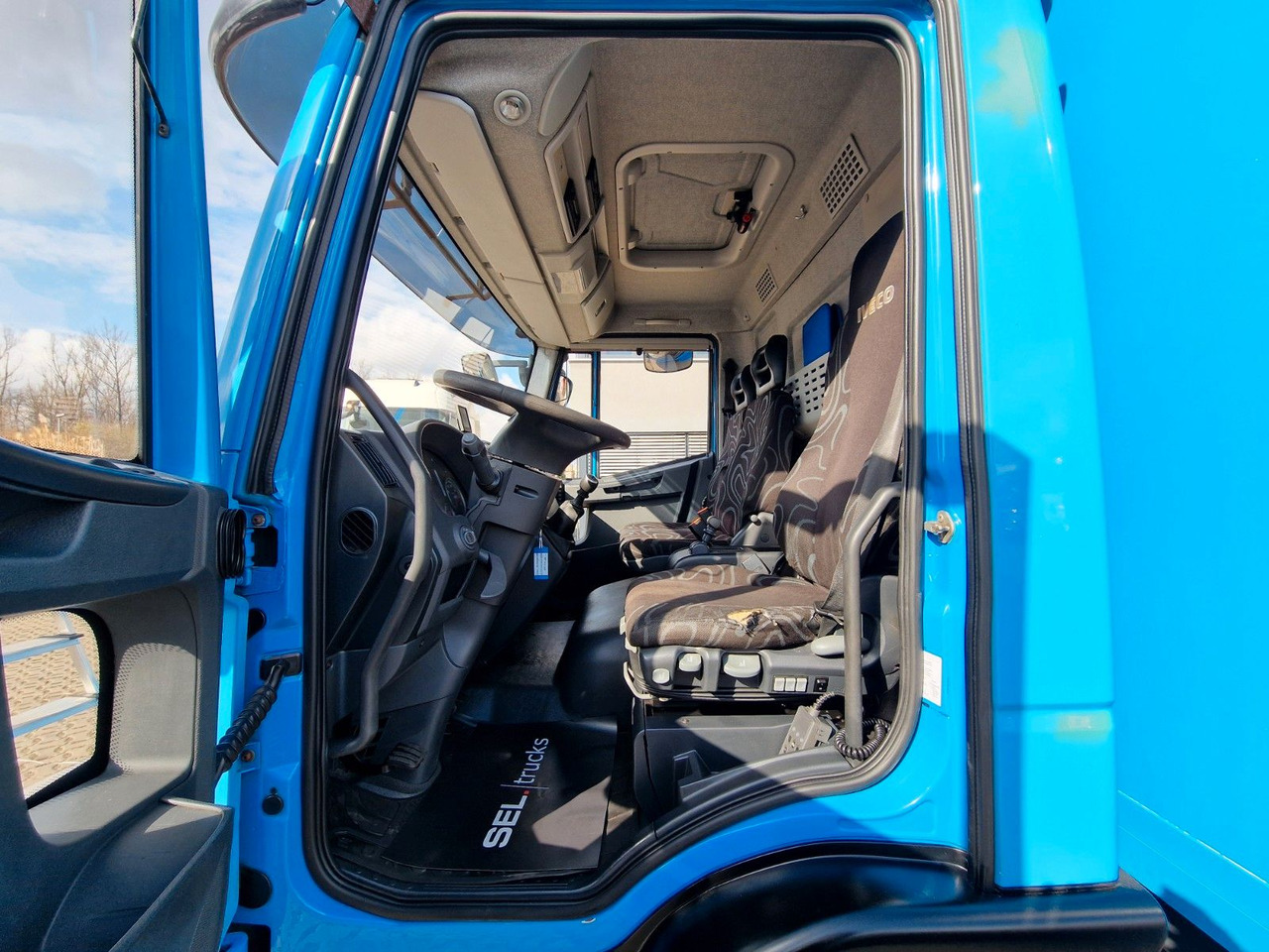 厢式卡车 Iveco Eurocargo 100E22 / Ladebordwand / 3 Sitzen:图33 厢式卡车 Iveco Eurocargo 100E22 / Ladebordwand / 3 Sitzen:图33