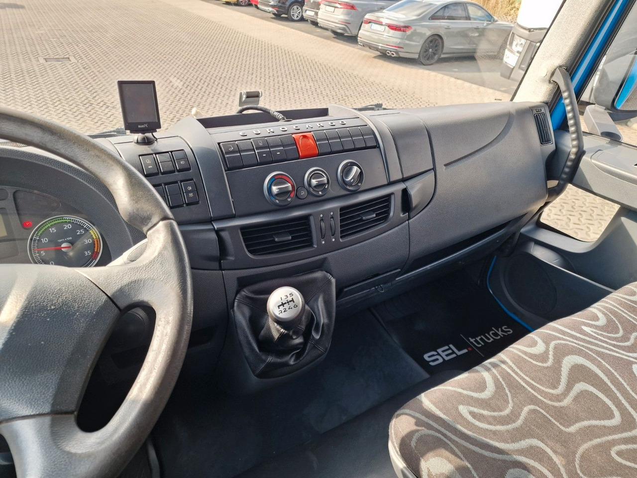 厢式卡车 Iveco Eurocargo 100E22 / Ladebordwand / 3 Sitzen:图42 厢式卡车 Iveco Eurocargo 100E22 / Ladebordwand / 3 Sitzen:图42