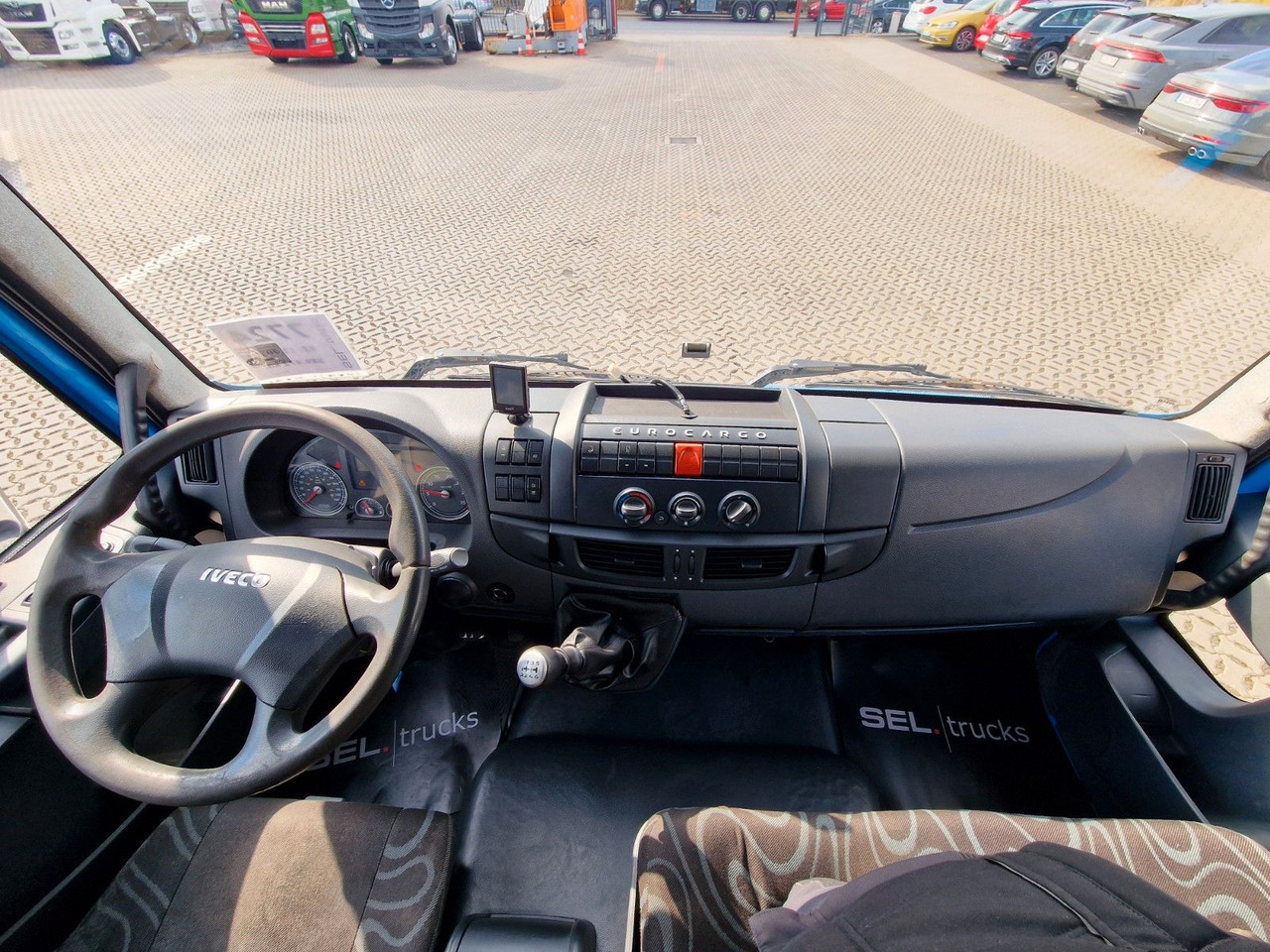 厢式卡车 Iveco Eurocargo 100E22 / Ladebordwand / 3 Sitzen:图38 厢式卡车 Iveco Eurocargo 100E22 / Ladebordwand / 3 Sitzen:图38