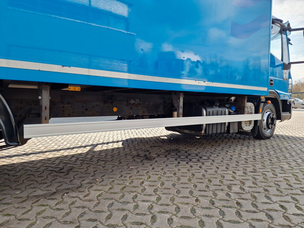 厢式卡车 Iveco Eurocargo 100E22 / Ladebordwand / 3 Sitzen:图18 厢式卡车 Iveco Eurocargo 100E22 / Ladebordwand / 3 Sitzen:图18