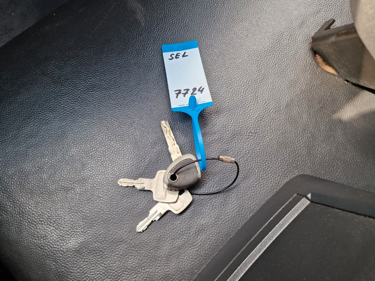 厢式卡车 Iveco Eurocargo 100E22 / Ladebordwand / 3 Sitzen:图45 厢式卡车 Iveco Eurocargo 100E22 / Ladebordwand / 3 Sitzen:图45